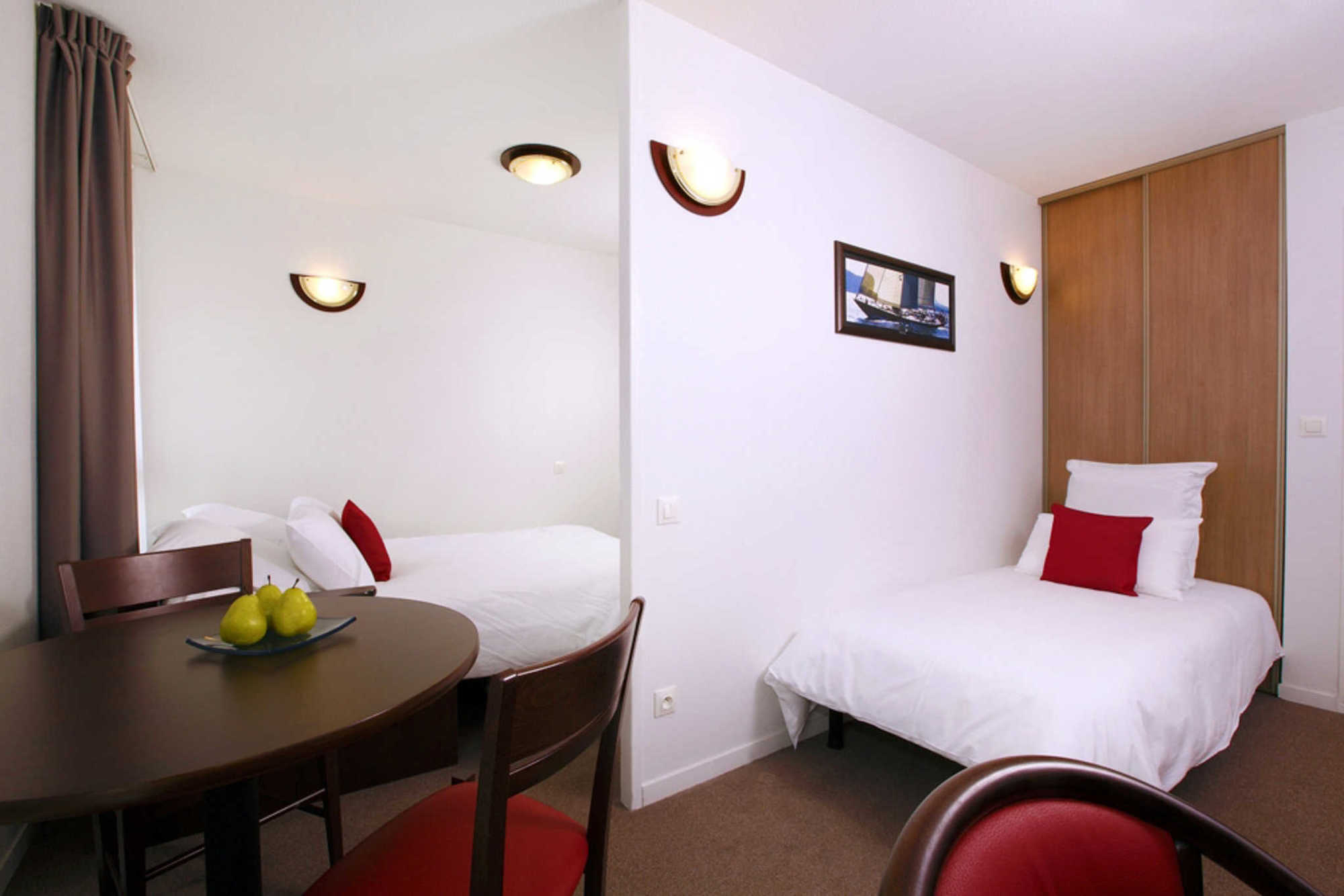 Comfort Suites Pau Idron Bilik gambar
